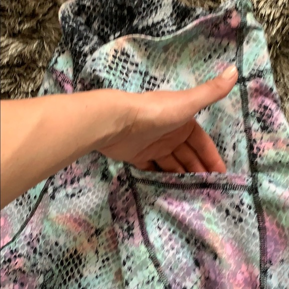 Cropped leggings. - Picture 2 of 3